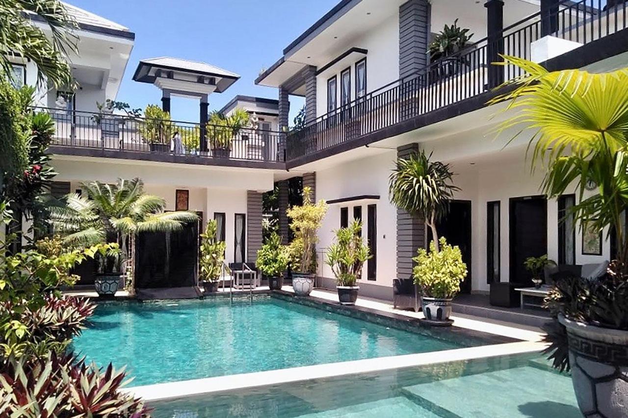 Villa Rumah Putih Abu Abu Senggigi Bagian luar foto