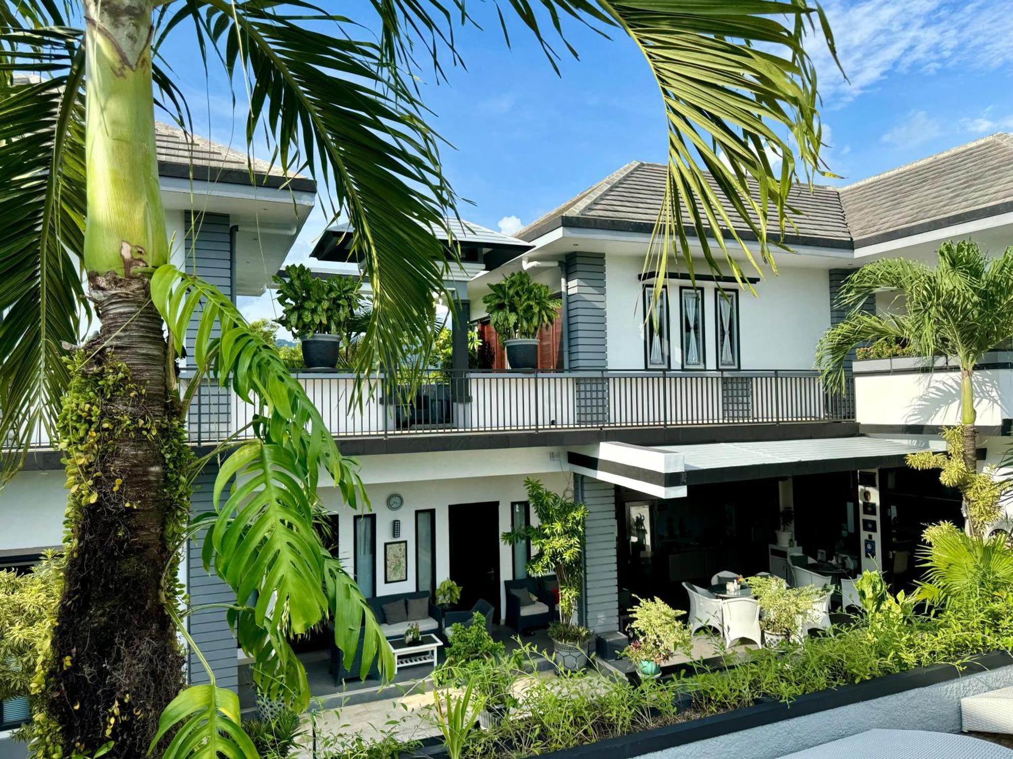 Villa Rumah Putih Abu Abu Senggigi Bagian luar foto