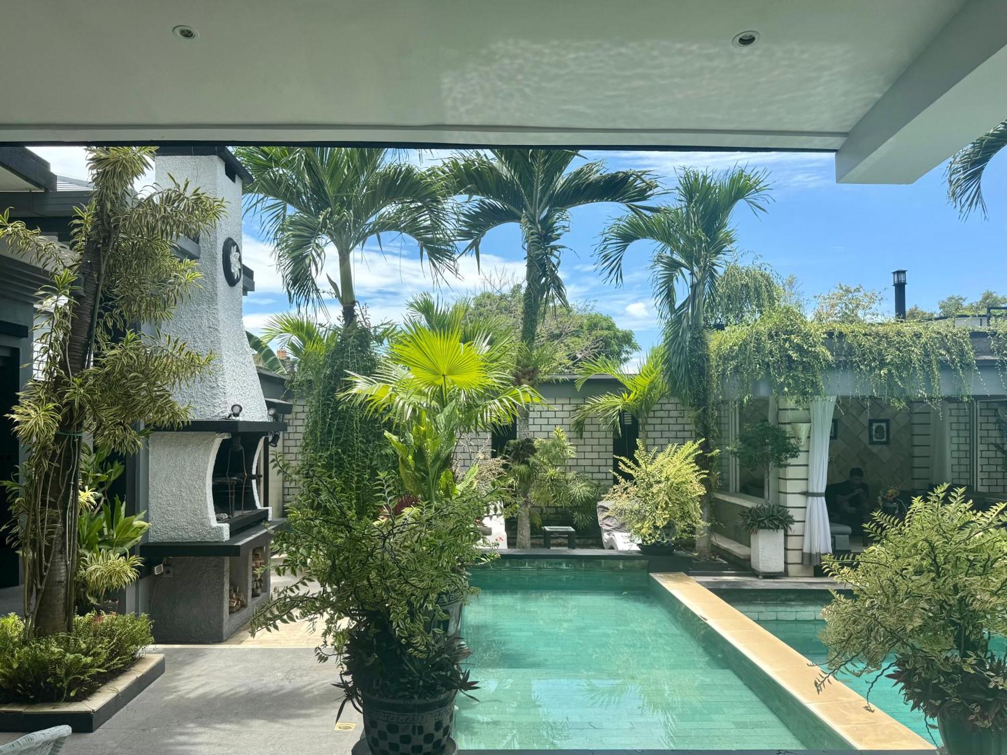 Villa Rumah Putih Abu Abu Senggigi Bagian luar foto