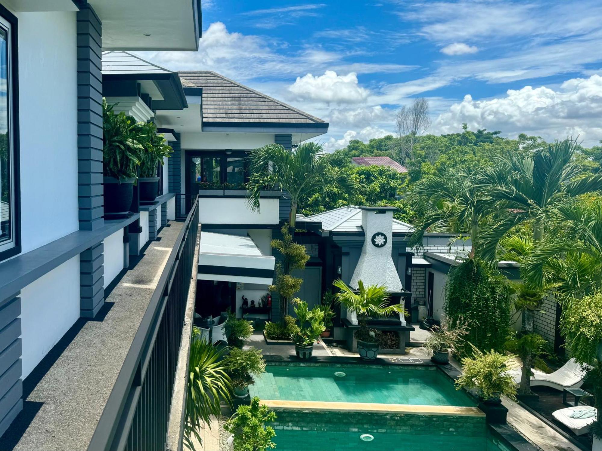 Villa Rumah Putih Abu Abu Senggigi Bagian luar foto