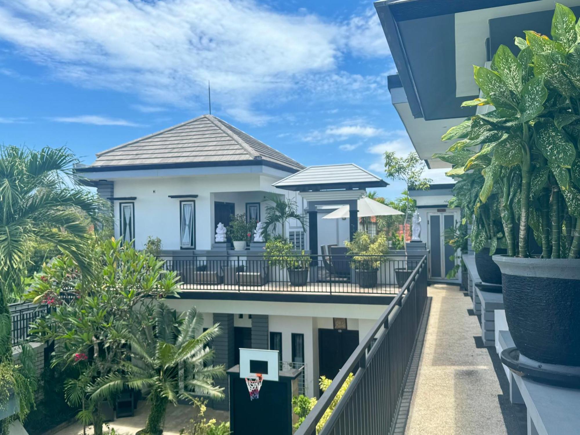 Villa Rumah Putih Abu Abu Senggigi Bagian luar foto