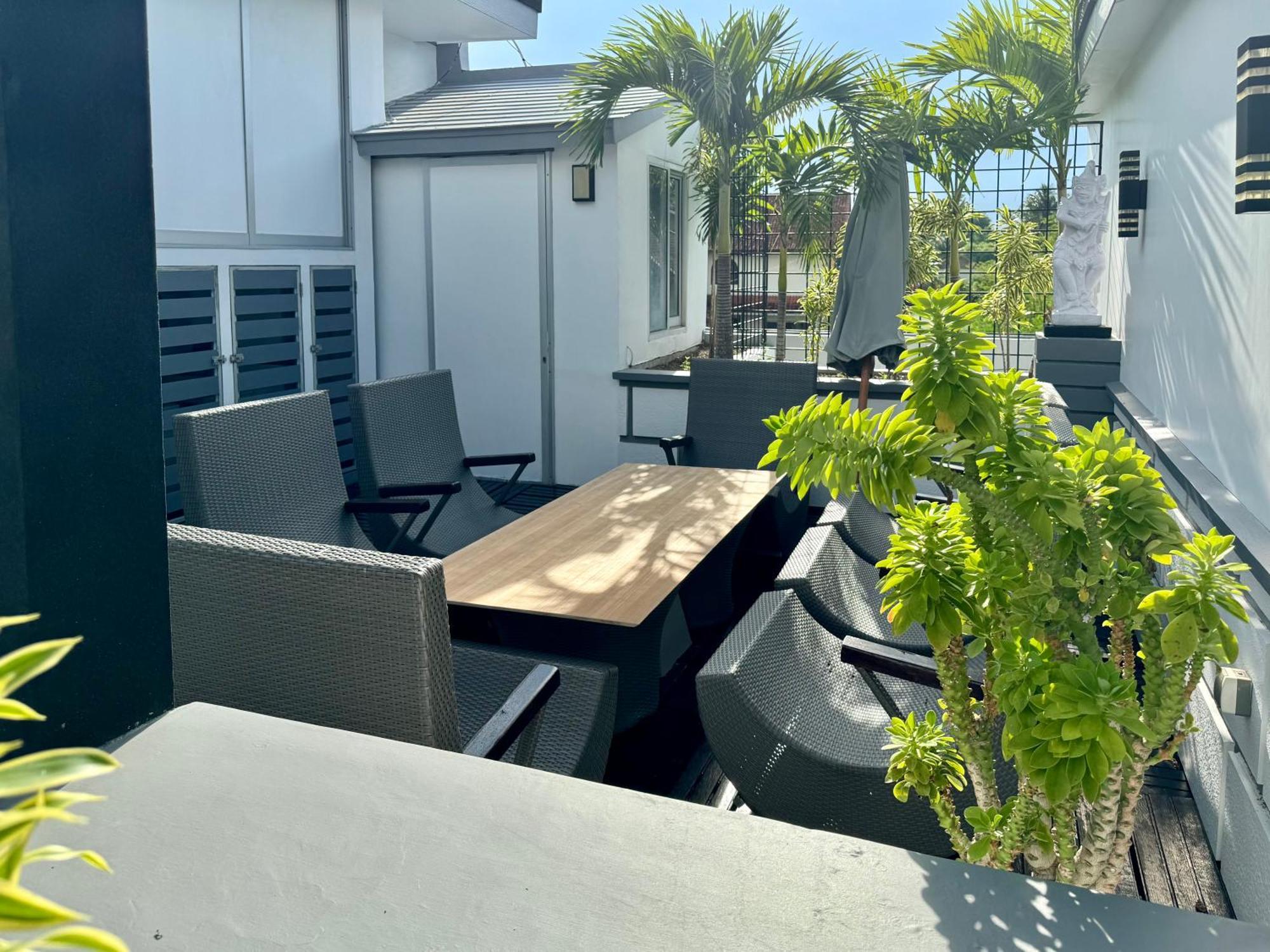 Villa Rumah Putih Abu Abu Senggigi Bagian luar foto